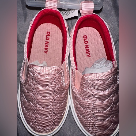 OLD NAVY-Textured Hearts Slip-On Sneakers for Toddler Girls Size 6 - Picture 4 of 9